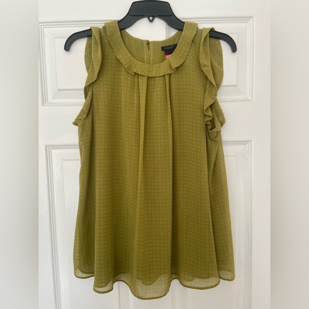 Women's Green Sleeveless Collared Blouse